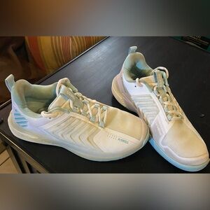 Women’ Ultrashot K-Swiss shoes size 9 light blue/white